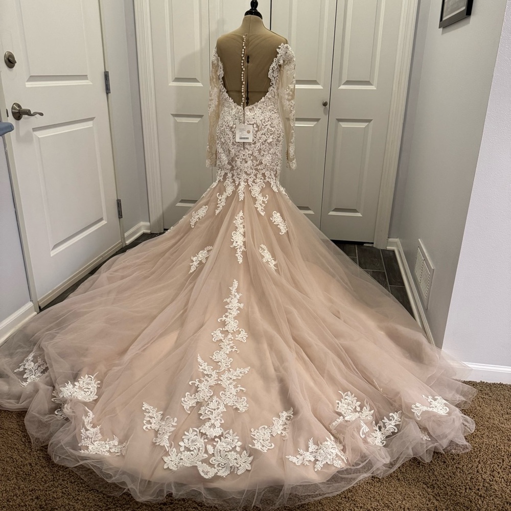 Elegant Mermaid Lace Wedding Dress in Cream